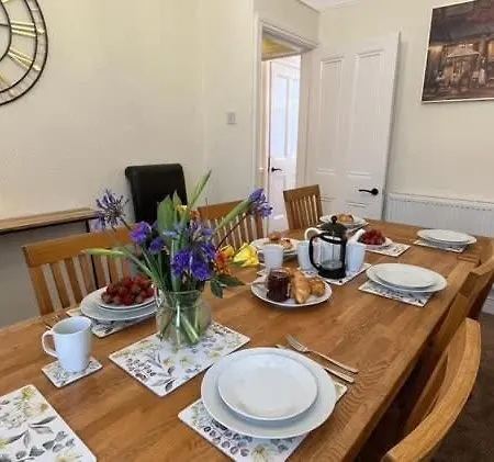Kinsley House - Beautifully Grand Three Storey House Semesterbostad Filey