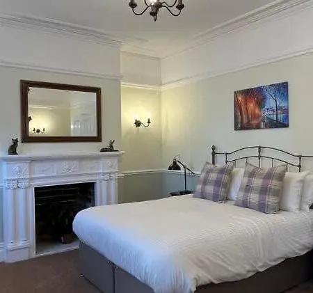 Kinsley House - Beautifully Grand Three Storey House Semesterbostad