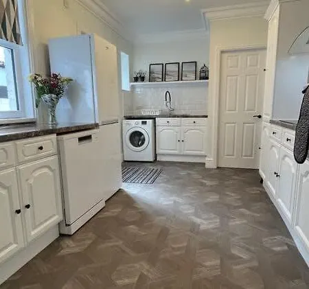 Kinsley House - Beautifully Grand Three Storey House Semesterbostad Filey