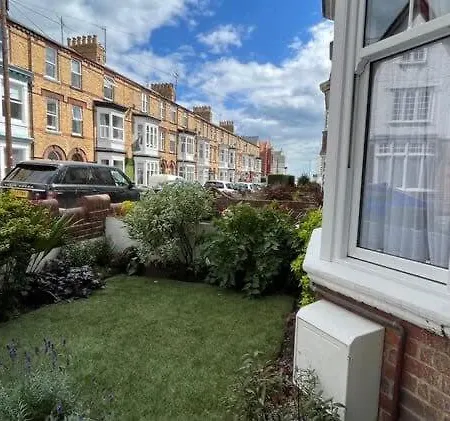 Semesterbostad Kinsley House - Beautifully Grand Three Storey House Filey