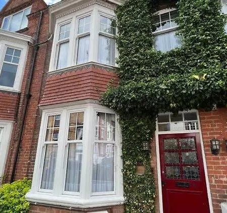 Kinsley House - Beautifully Grand Three Storey House בית נופש פילי